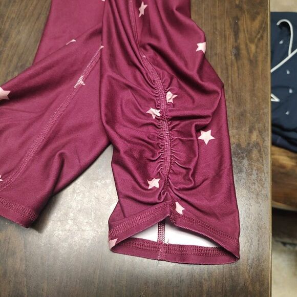 New Gilly Hicks Go Recharge Leggings Maroon With Stars Size Women's M - Picture 3 of 3